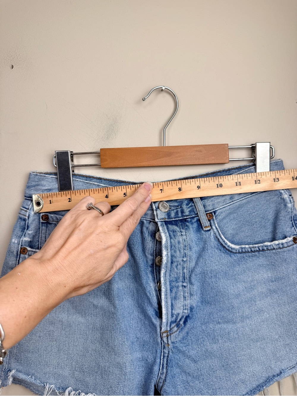 Agolde Parker distressed blue Jean shorts 25 - Picture 13 of 14